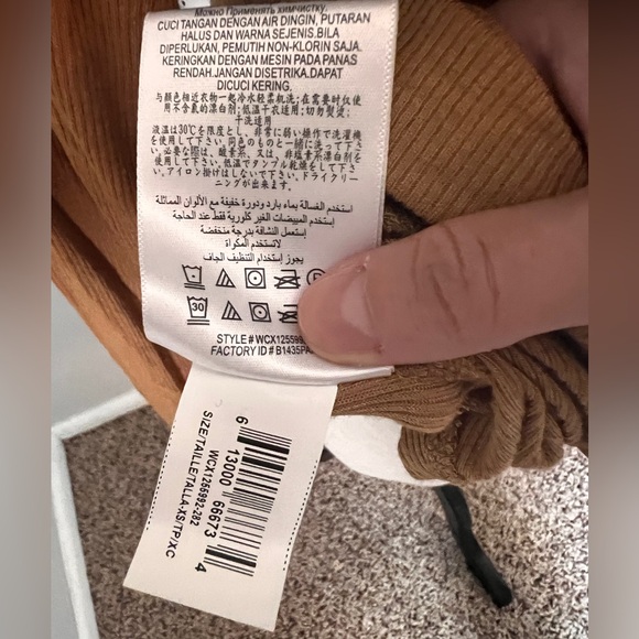 BCBGMAXAZRIA Women's Surplice Faux Wrap Knit Top Size XS - Picture 12 of 13